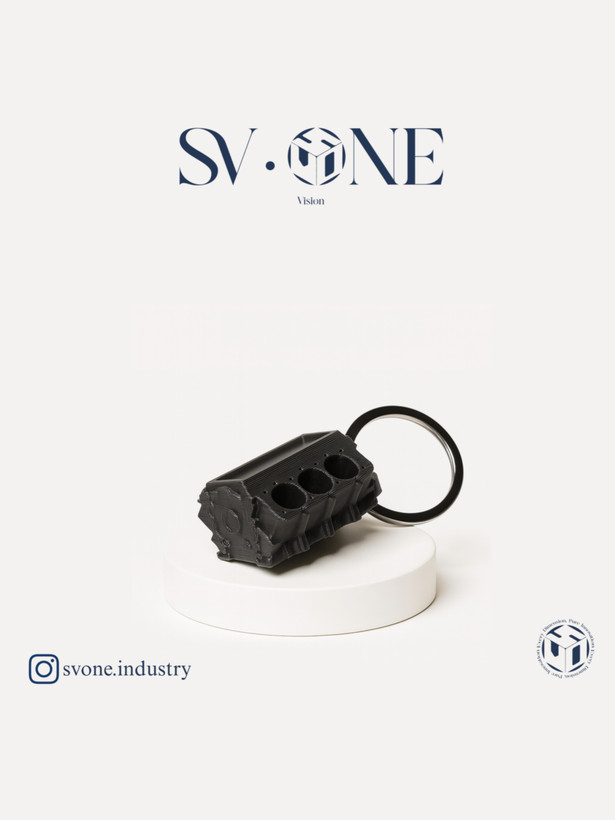 جاکلیدی طرح موتور سه سیلندر SV•ONE با طراحی صنعتی و حلقه فلزی جزئیات دقیق بدنه جاکلیدی سه سیلندر SV•ONE با ساختار مکانیکی جاکلیدی خاص SV•ONE مدل موتور سه سیلندر روی پایه سفید طراحی سهبعدی جاکلیدی موتور سه سیلندر با جزئیات ظریف صنعتی